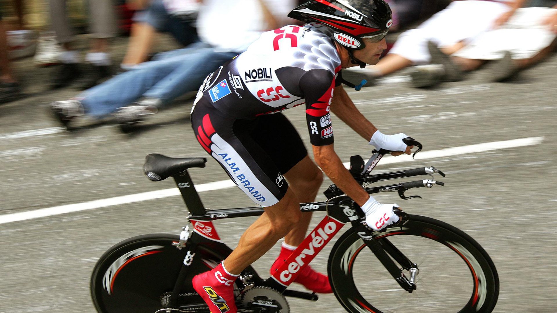 2026年职业拳王统一战 亿万瞩目金腰带之争分出胜负